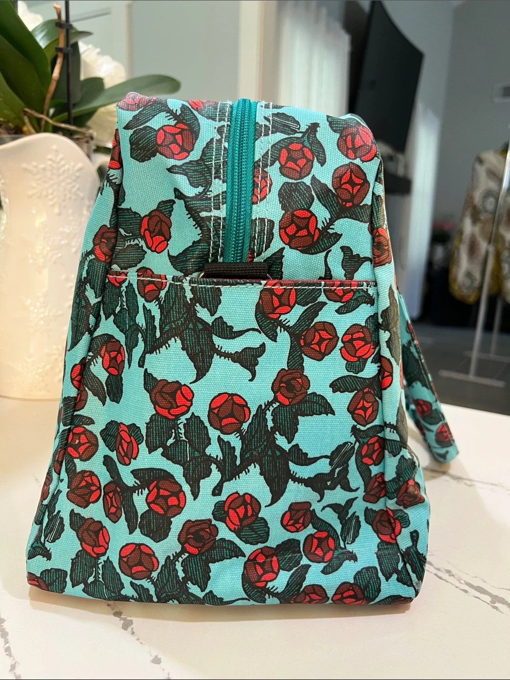 Kavu Getaway weekender bag Turquoise Red Rose-Print Tote